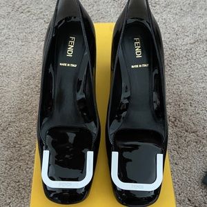 Authentic NWT FENDI Décolleté Vernice pump size 37